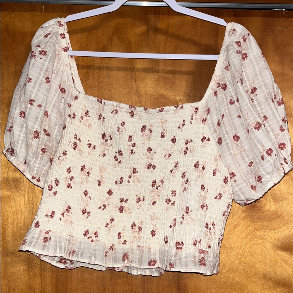 American Eagle Floral Puff Sleeve Crop Top